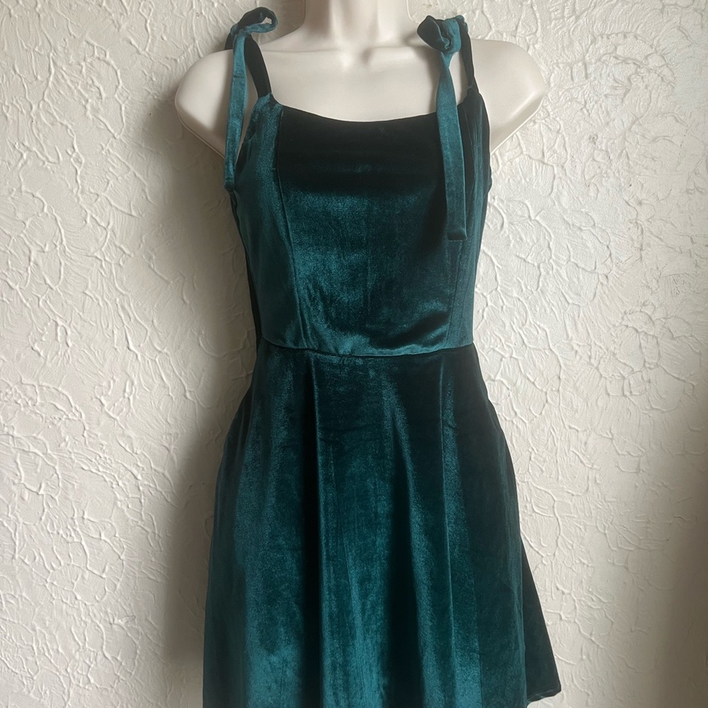 Trixxi emerald green Velvet skater fit and flare cocktail homecoming Dress small